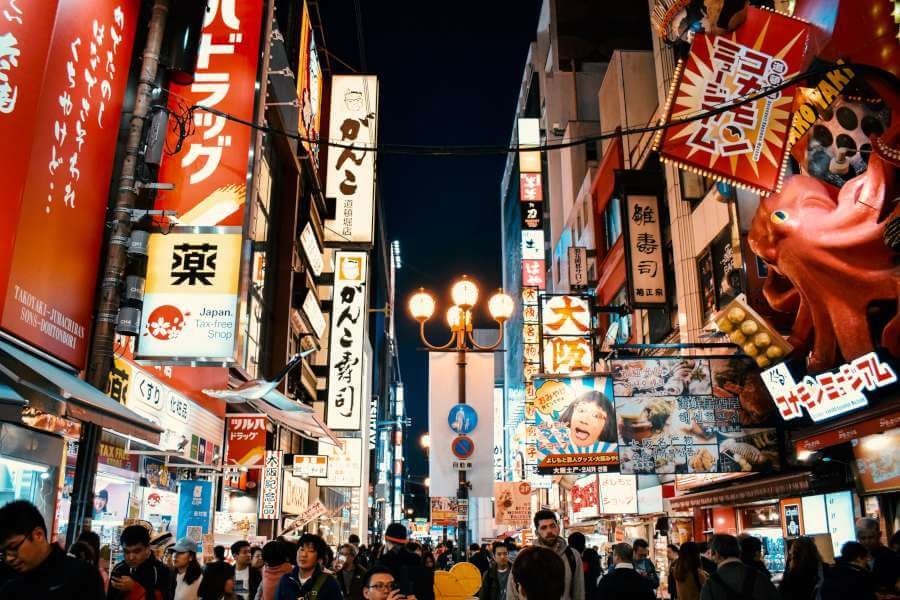 Japan, Osaka, Hilton Plaza West, Louis Vuitton store Stock Photo