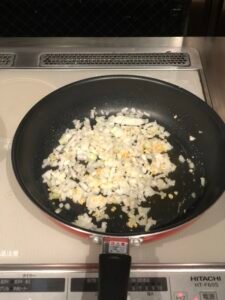 How to make Jiyuken Curry: Frying