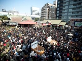 Crowds at Imamiya Ebisu Shrine. Source: Osaka Tourism & Convention Bureau https://osaka-info.jp/page/imamiyaebisujinja-tokaebisu