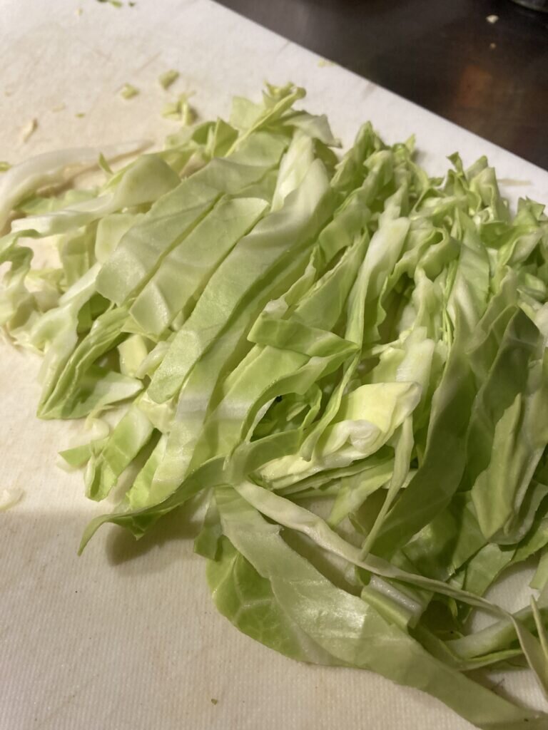 How to make tonpeiyaki: Cabbage
