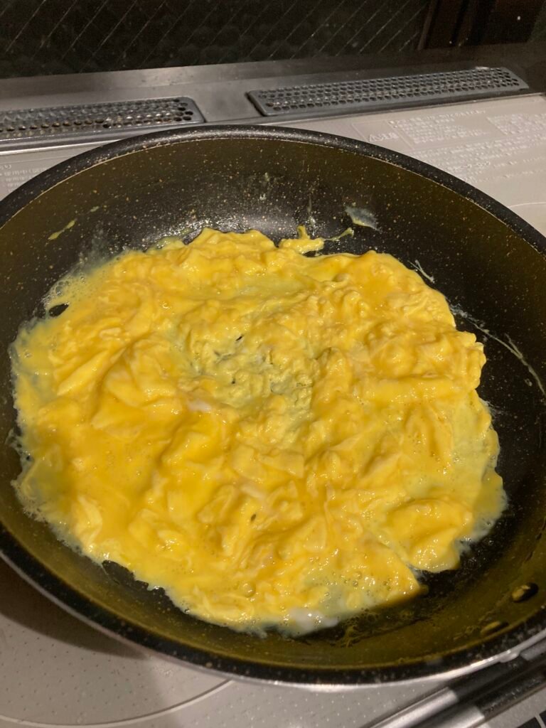 How to make tonpeiyaki: omlette